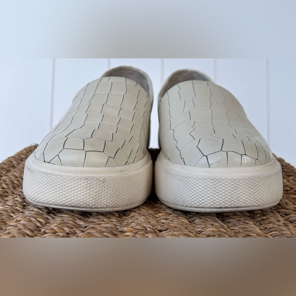 Vince Camuto Women’s Abbinna Croc Embossed Platform Flat Cream Size 9.5M - Picture 2 of 11